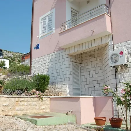 Apartments By The Sea Bilo, Primosten - 3090 Primošten