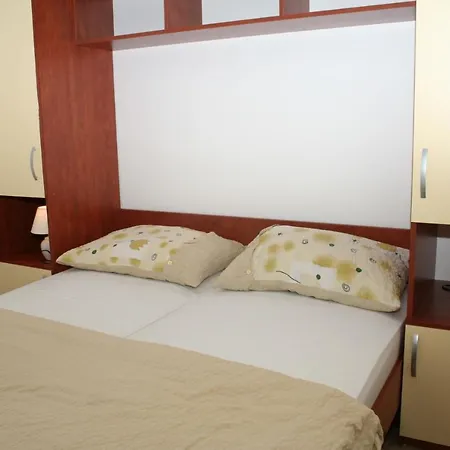 Apartment Apartments By The Sea Bilo, Primosten - 3090 Primosten