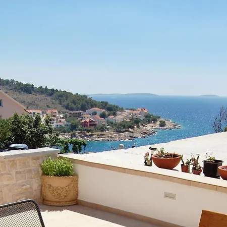 Apartments By The Sea Bilo, Primosten - 3090 * Primosten
